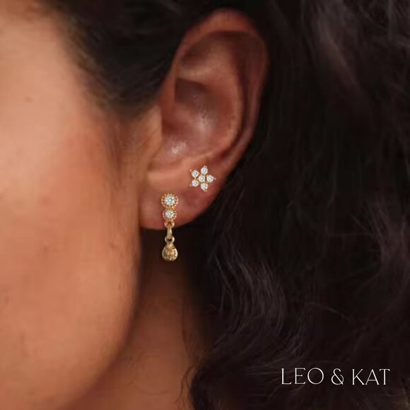 Zircon Star Flower Stud Earrings in Gold & Silver. 925 Sterling Silver. #1075 - Picture 3 of 5